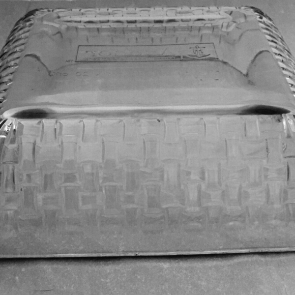 Anchor Hocking Clear Basketweave 8" Sq. Baker - Picture 4 of 5